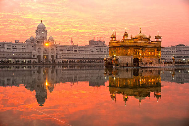 templo dourado de amritsar, punjab, índia. - amristar - fotografias e filmes do acervo
