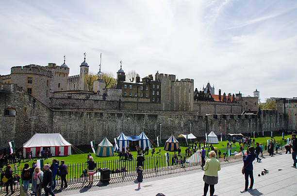 외부 뷰-런던 타워 - local landmark international landmark middle ages tower of london 뉴스 사진 이미지