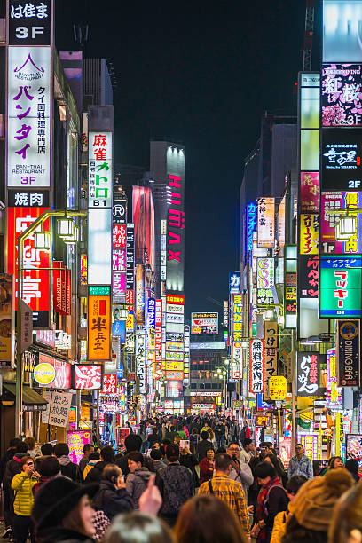 tokio życie nocne zatłoczonych ulic i kolorowe neon zakupy życiowych japonii - tokyo prefecture street night japan zdjęcia i obrazy z banku zdjęć