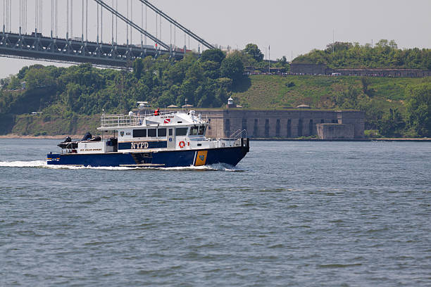 뉴욕 차대 연구주 2016, 경찰 배죠, 뉴욕 잔점박이. - staten island new york harbor sea harbor 뉴스 사진 이미지