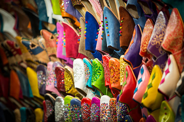 bunte schuh - craft market morocco shoe stock-fotos und bilder