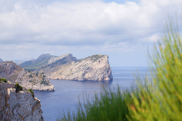 Vista para o mar, o Cap Formentor - foto de acervo