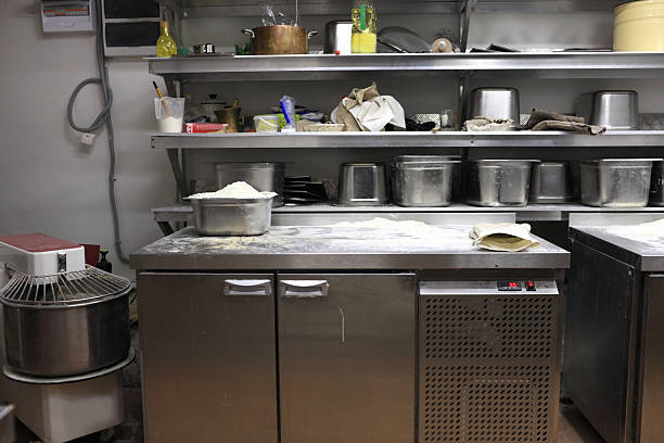 interior de cozinha - commercial kitchen restaurant retail stainless steel imagens e fotografias de stock