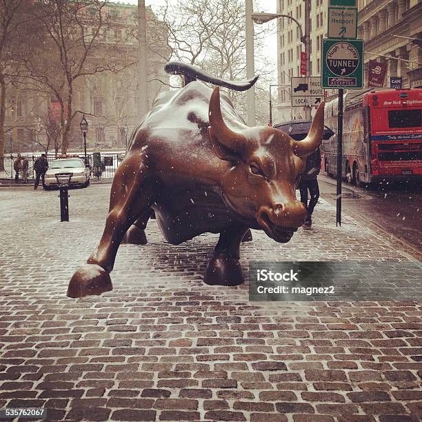 Charging Bull Der Wall Street Stockfoto und mehr Bilder von Bulle - Männliches Tier - Bulle - Männliches Tier, Wall Street, Charging Bull