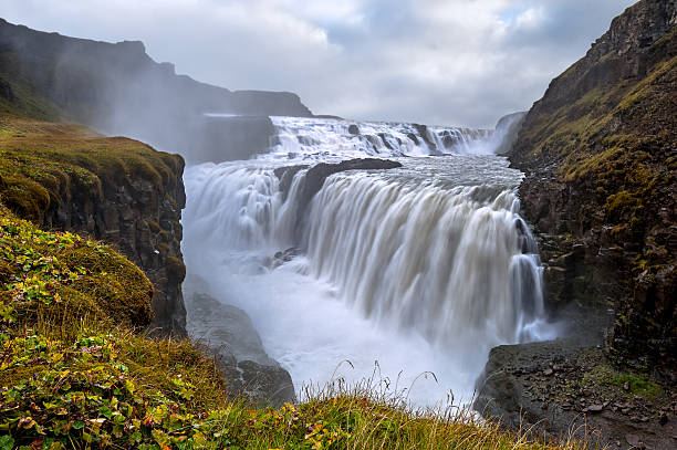 cataratas de gullfoss, islândia. - gullfoss falls imagens e fotografias de stock