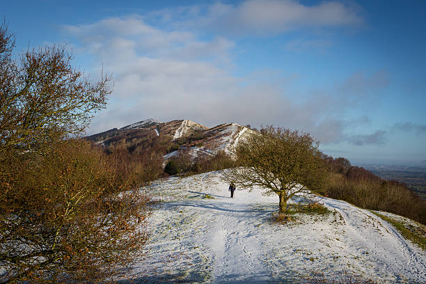 les malvern hills suivant la neige - worcestershire photos et images de collection