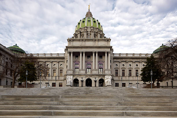 pennsylvania state capitol à harrisburg, en pennsylvanie - pennsylvania harrisburg government state photos et images de collection