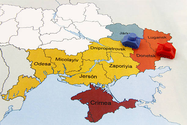 mapa de guerra na donbass, ucrânia com tanque - donetsk oblast - fotografias e filmes do acervo