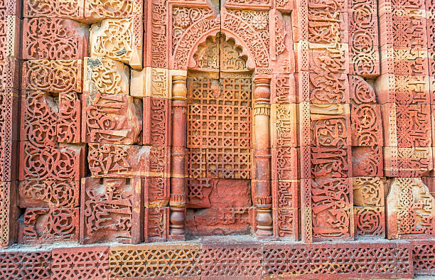istock Red sand stone stone carving on Qutub Minar 535814223