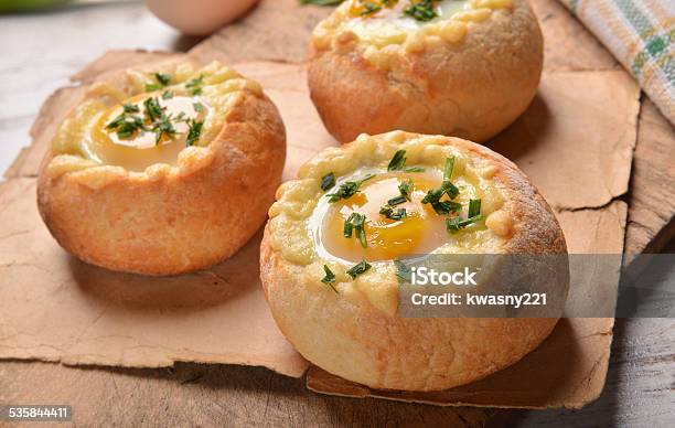 Foto de Pão Assado e mais fotos de stock de Ovo - Ovo, Pão, Pãozinho - Pão