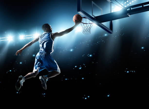 jugador de baloncesto en tiro desde el aire - swish fotografías e imágenes de stock