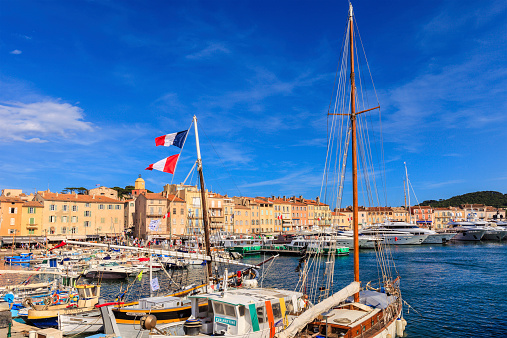 Saint-Tropez is one of the most visited and glamorous cities on the French Riviera with a beautiful old town. A string of trendy shops, bars and restaurants face the bay, where you can always see yachts moored, some really luxurious.