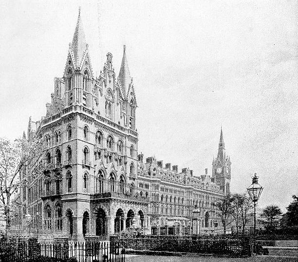 istock Antique photography-derived dot print illustration: St Pancras railway station 535893453