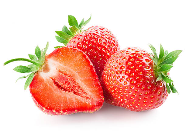 fraises fraîches isolé sur blanc - chandler strawberry photos et images de collection