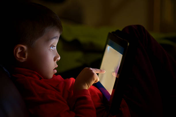 istock child find bad content on the Internet 535898929