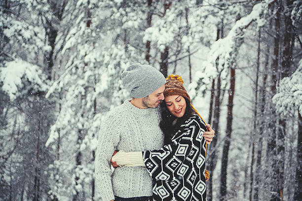 ritorno alla natura per un giorno di san valentino - fun knit hat adult dating foto e immagini stock