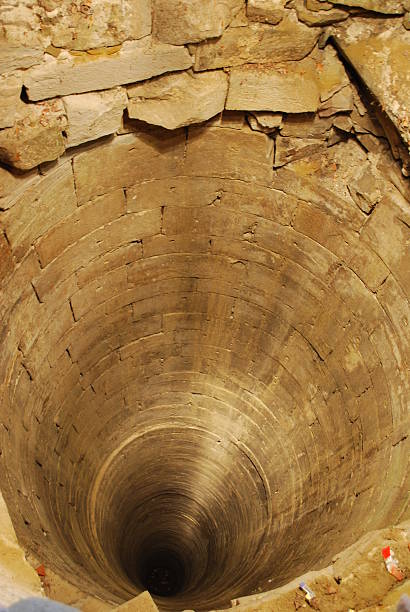 túnel - well fountain water pipe pipe imagens e fotografias de stock