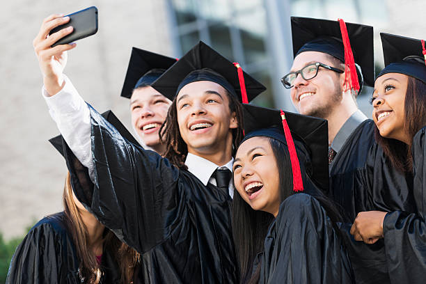 dyplomów selfie - high school student graduation education friendship zdjęcia i obrazy z banku zdjęć