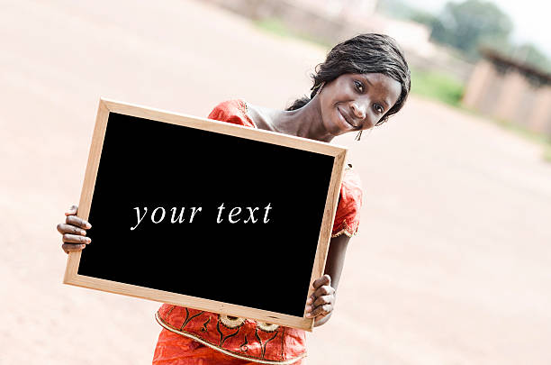 dein text auf tafel afrikanischen universität frau in bamako mali - women placard teenage girls student stock-fotos und bilder