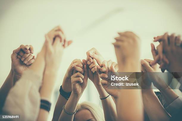 Gruppe Von Frauen Die Hände Einheit Konzept Stockfoto und mehr Bilder von Gemeinschaft - Gemeinschaft, Wachstum, Hände halten