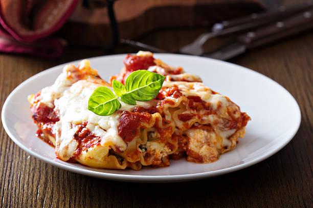 lasagne brötchen mit tomaten-sauce - ricotta cheese freshness white stock-fotos und bilder