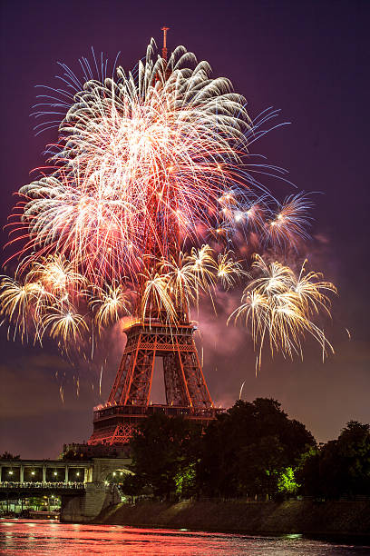 Fireworks Fireworks at Paris night champ de mars stock pictures, royalty-free photos & images