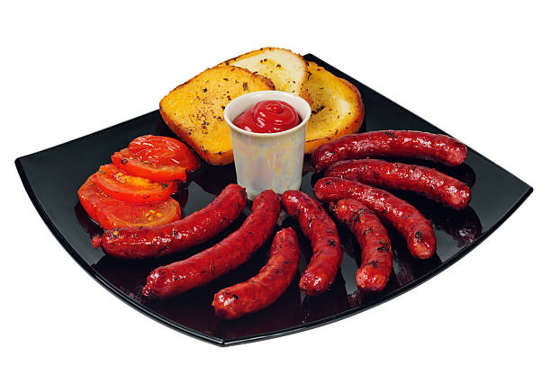 assiette avec ketchup et des saucisses grillées - sausagemeat photos et images de collection