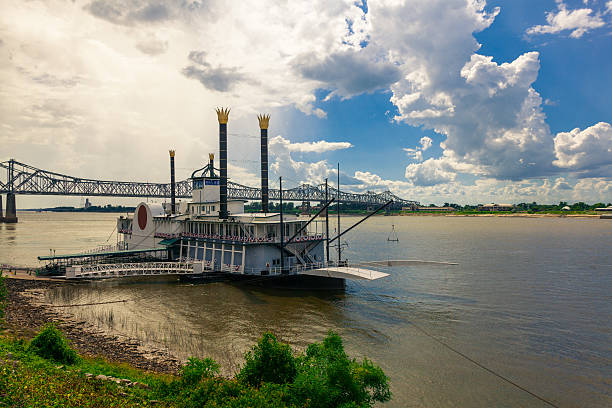 dampf-boot auf den mississippi - dampfschiff stock-fotos und bilder