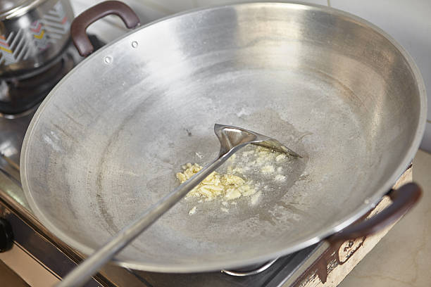 istock Stir fry garlic 536075625