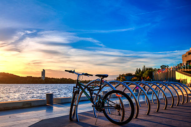 istock Sunrise Over The Lake Burley Griffin 536094455