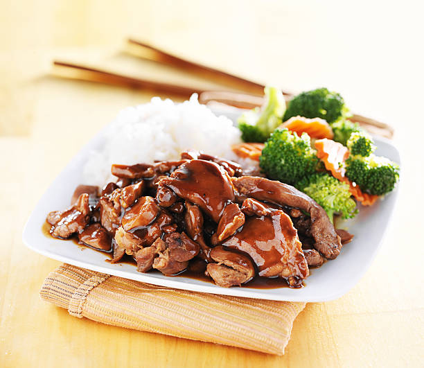 prato de frango teriyaki japonês - teriyaki broccoli carrot chicken imagens e fotografias de stock