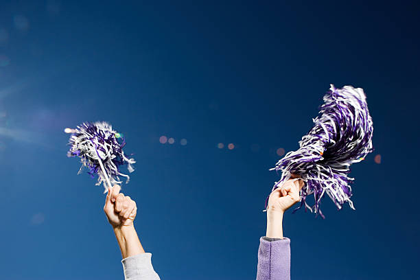 cheerleading - cheering arms raised women university - fotografias e filmes do acervo