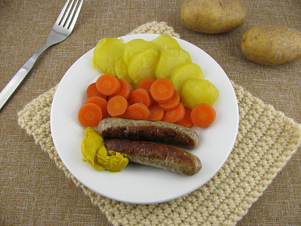 Potatoes and carrots with mini-sausage and mustard - Kartoffel-Möhren-Gemüse mit Mini-Bratwurst und Senf