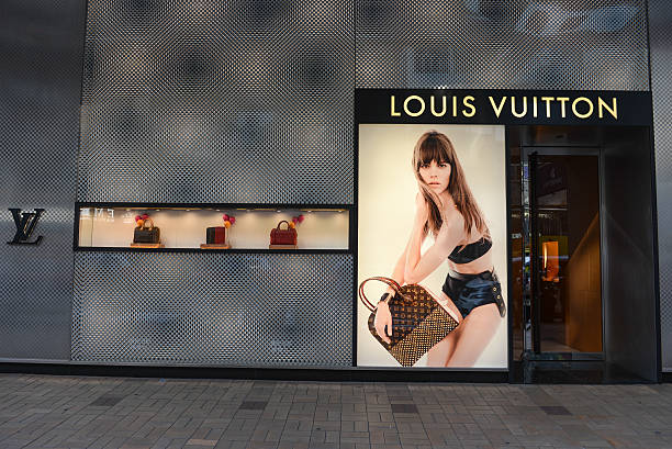 750+ Louis Vuitton Marca De Diseñador Fotografías de stock, fotos e  imágenes libres de derechos - iStock