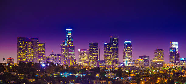 лос-анджелес города, небоскребы citycape skyline панорама сумерках ночь - округ лос стоковые фото и изображения