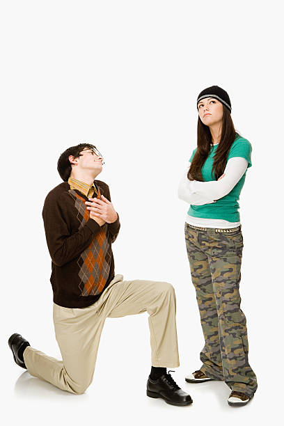 女の子と懇願する少年 - kneeling skateboarding skateboard vertical ストックフォトと画像