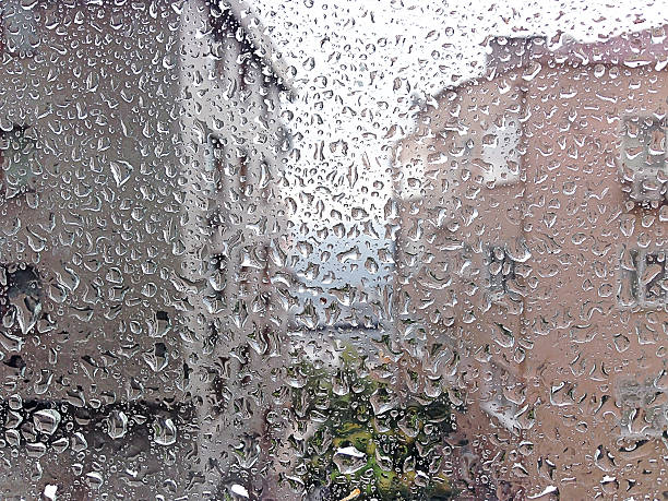 krople deszczu na oknie - condensation mobilestock clean empty zdjęcia i obrazy z banku zdjęć