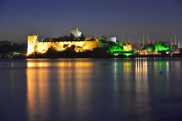 bodrum burg bei nacht - sea aegean sea night illuminated stock-fotos und bilder