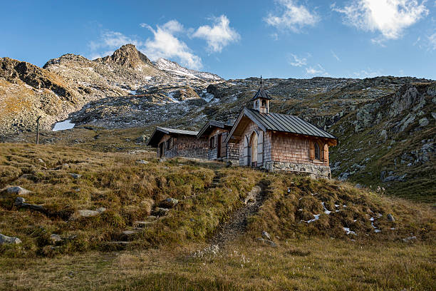 kapelle der neuen fürther hütte - berglandschaft fotografías e imágenes de stock