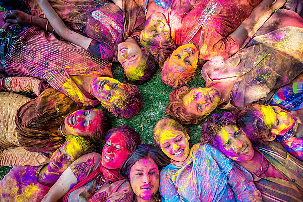 heureux jeune indienne personnes célèbre holi festival - women paint painting body paint photos et images de collection
