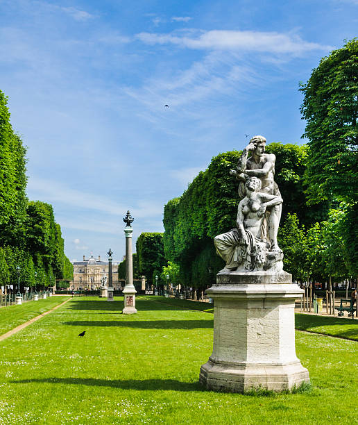 Jardin des Grands Explorateaurs-Paris A row of statues in this Paris Garden lead the eye  to the Luxembourg Gardens beyond. luxembourg paris stock pictures, royalty-free photos & images