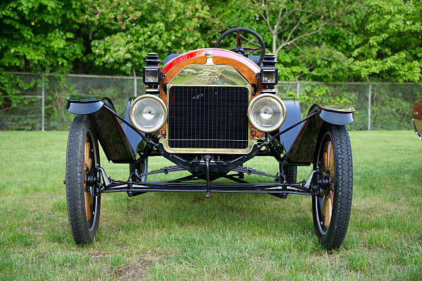 Ford Vintage em um gramado no New England car show - foto de acervo