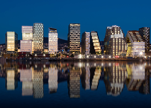 Oslo vista de los edificios de la ciudad por la noche, 2015 photo