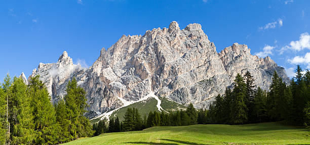 горная хребет - croda rossa стоковые фото и изображения