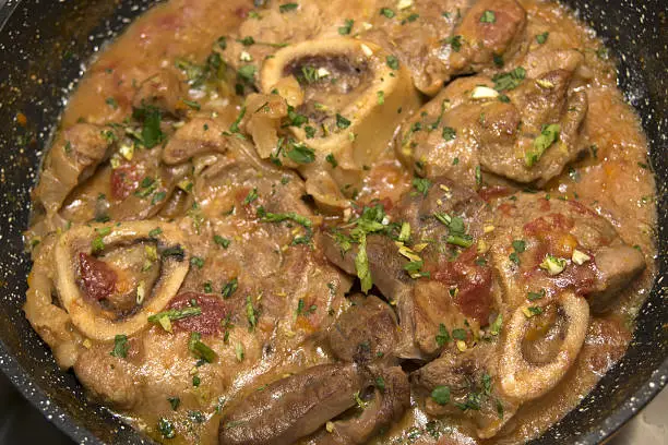 homemade recipes: stewed shin of veal containing marrowbone