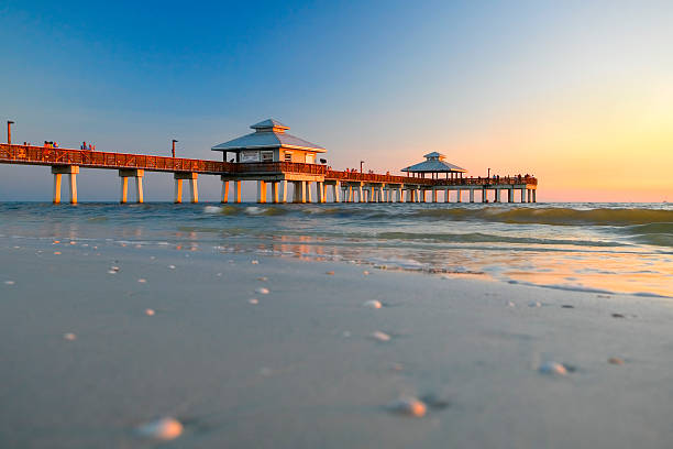 fort myers beach fishing pier 10 - fort myers foto e immagini stock