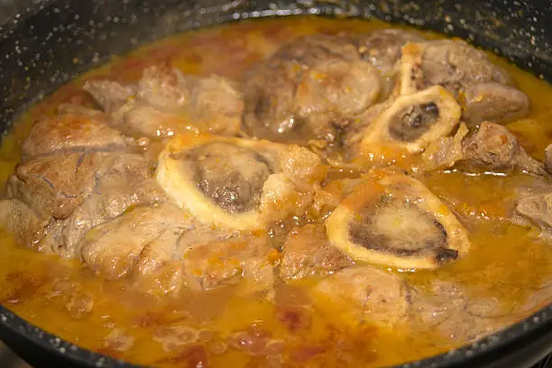 homemade recipes: stewed shin of veal containing marrowbone