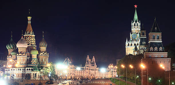 istock Night view of Moscow Kremlin Russian landscape 536405473