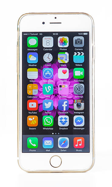 iphone 6 z ochraniaczem przypadku na białym - android telephone mobile phone application software zdjęcia i obrazy z banku zdjęć