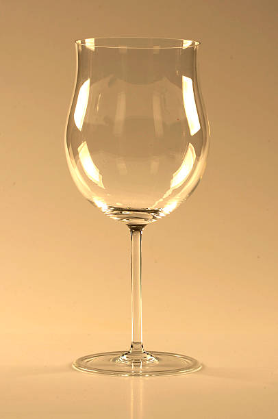 vide cristal - wineglass glass crystal studio shot photos et images de collection